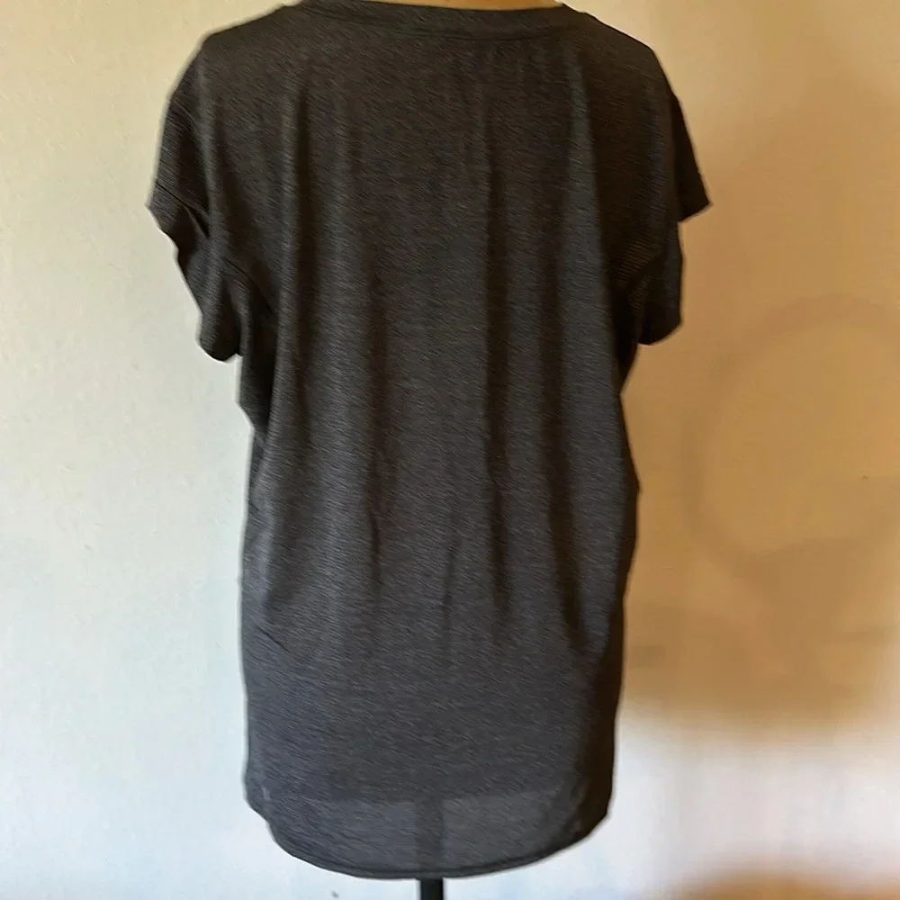 Lululemon sz 8 grey athletic short sleeve shirt great pre owned condition